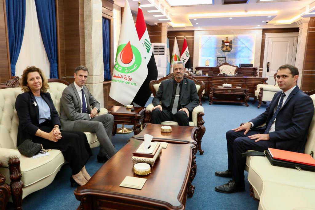 وزير النفط يبحث مع "توتال انرجي" عقود استثمار الغاز واستثمار الطاقة الشمسية لإنتاج الكهرباء بالعراق