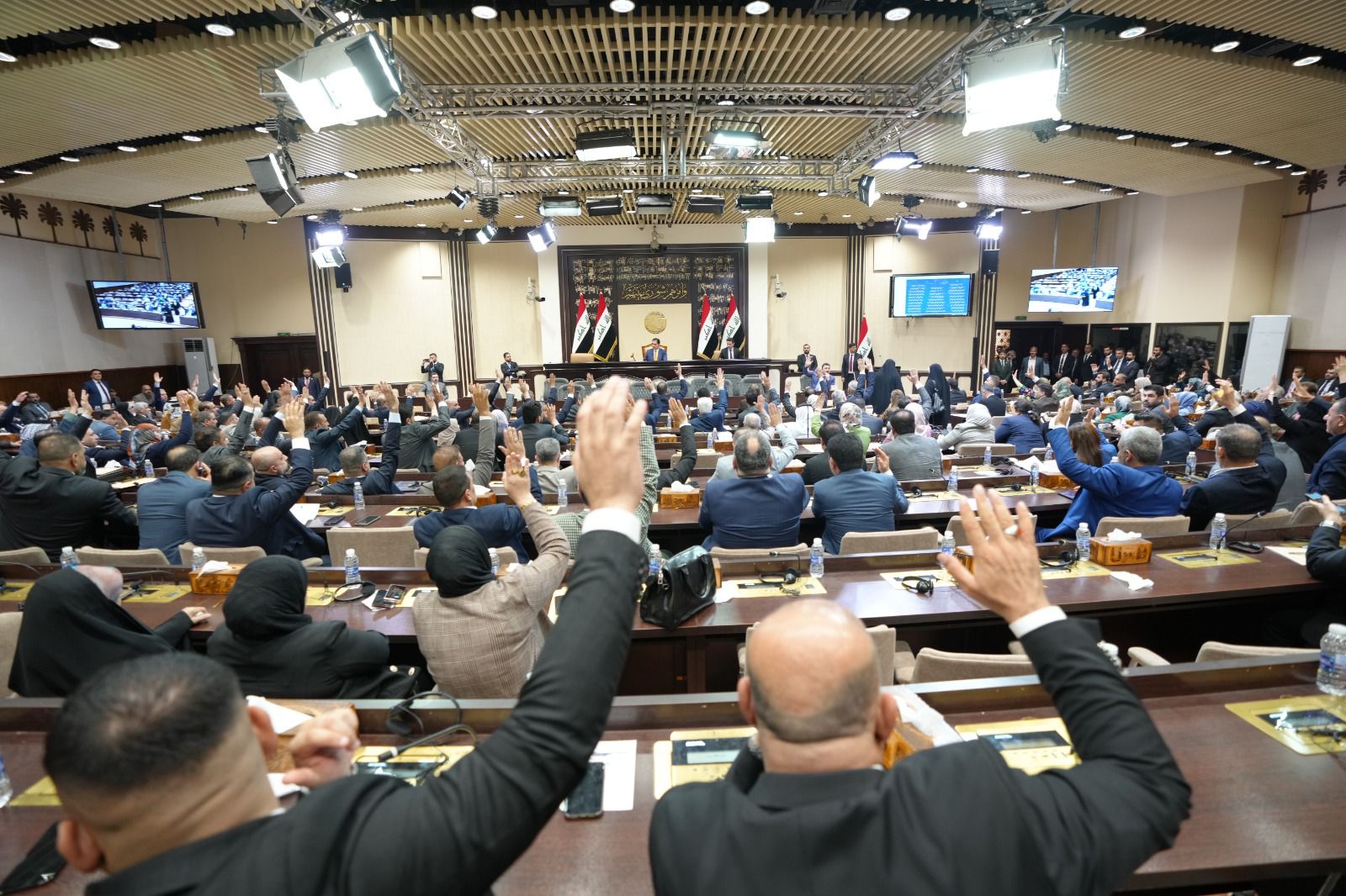 البرلمان يُصوت على تعديل قانون مفوضية الانتخابات ويرفع جلسته