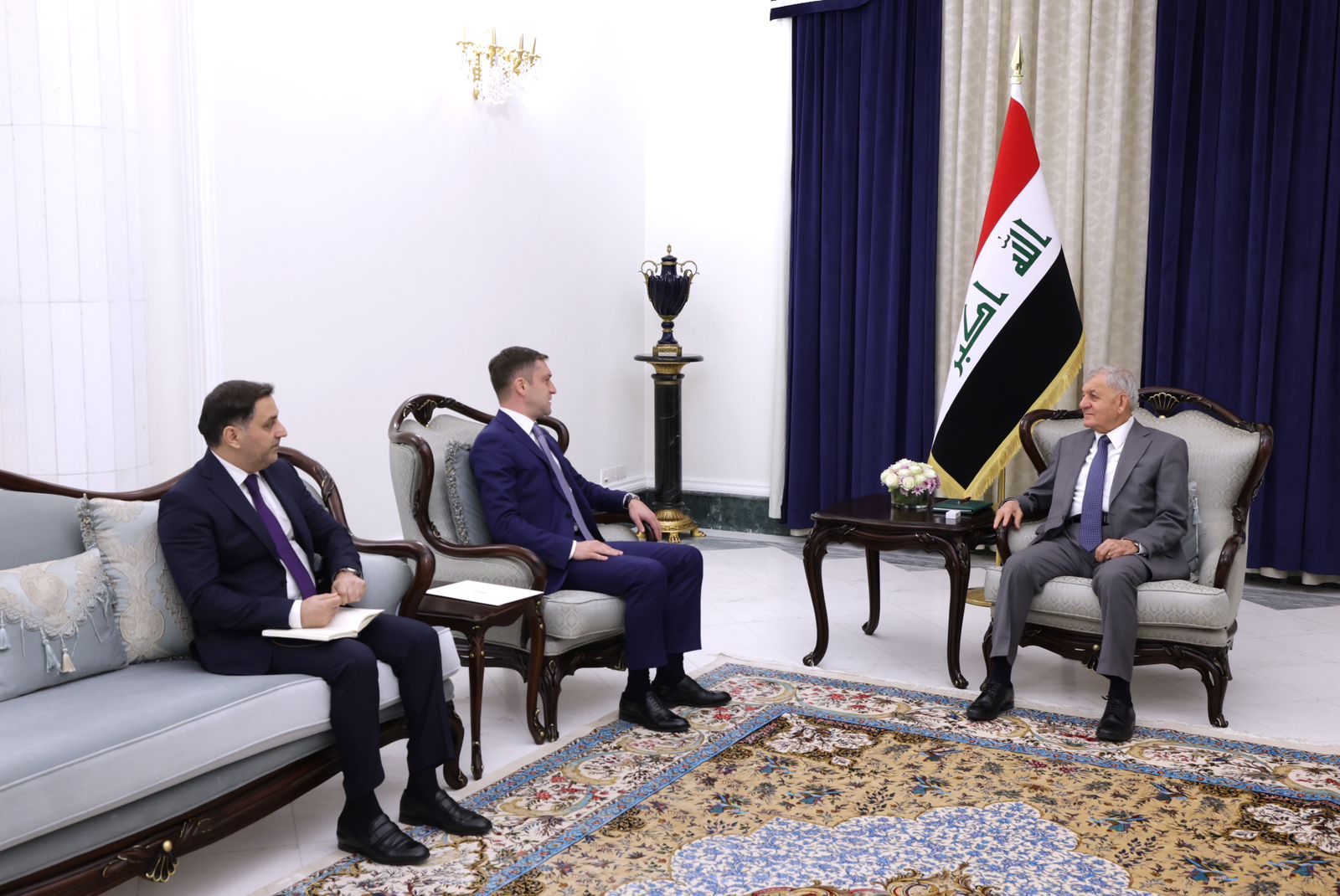 الرئيس العراقي يتسلم دعوة رسمية لحضور مؤتمر قمة المناخ (COP 29) في باكو