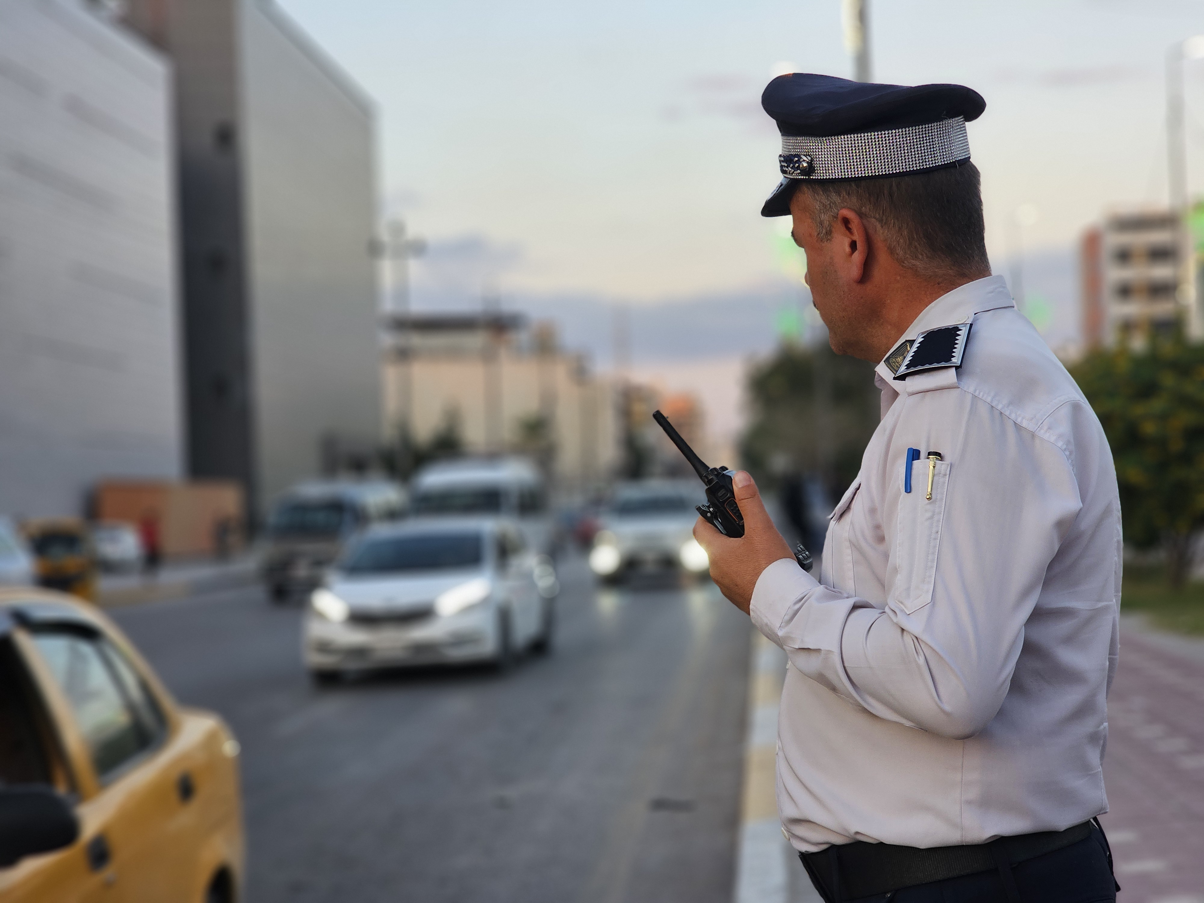 النقل: تفعيل غرامة الـ 50 ألف على السيارات الخصوصي العاملة كأجرة