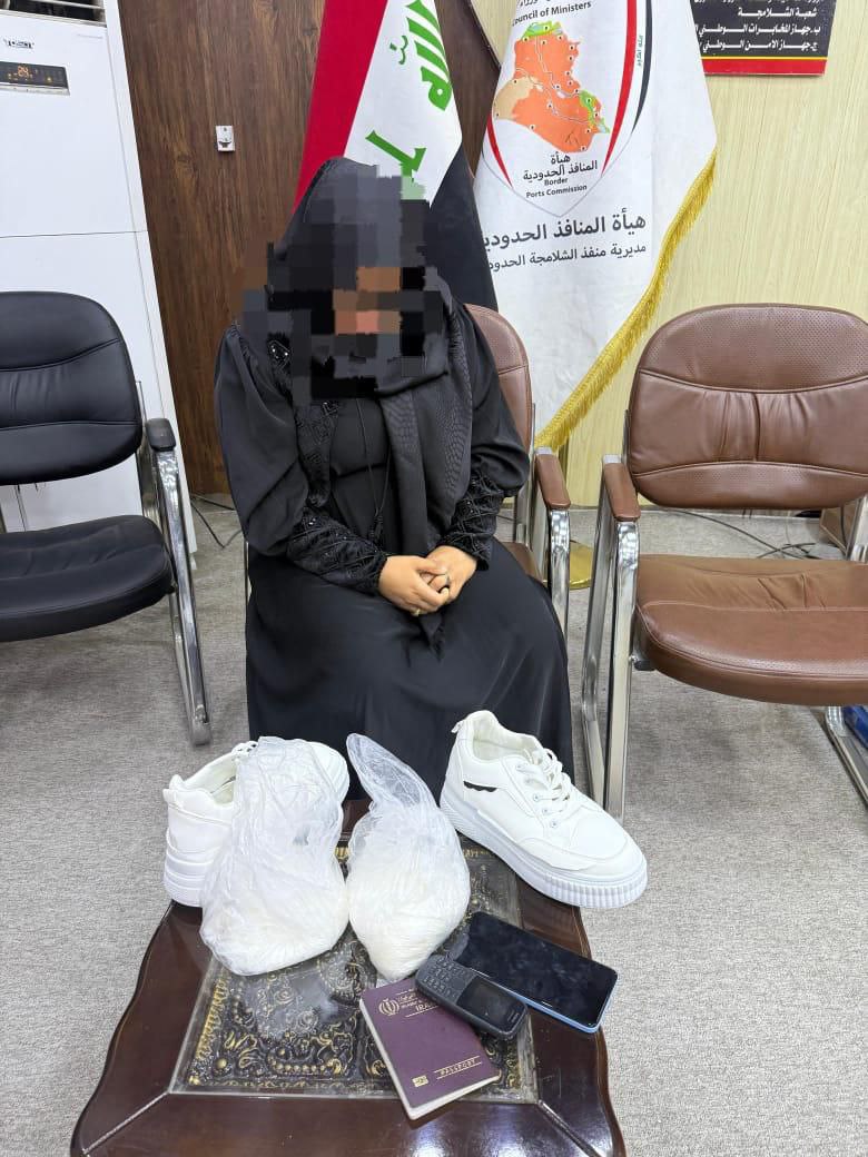 تحمل جواز إيراني.. ضبط مسافرة أجنبية حشت نعلها بـ"الكريستال"