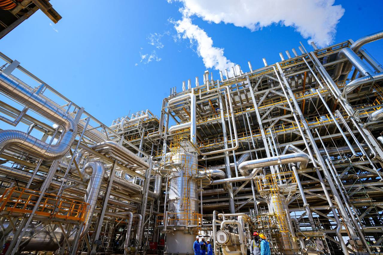 النزاهة تضبط مادة منتهية الصلاحية تستخدم في مصفاة كربلاء النفطية