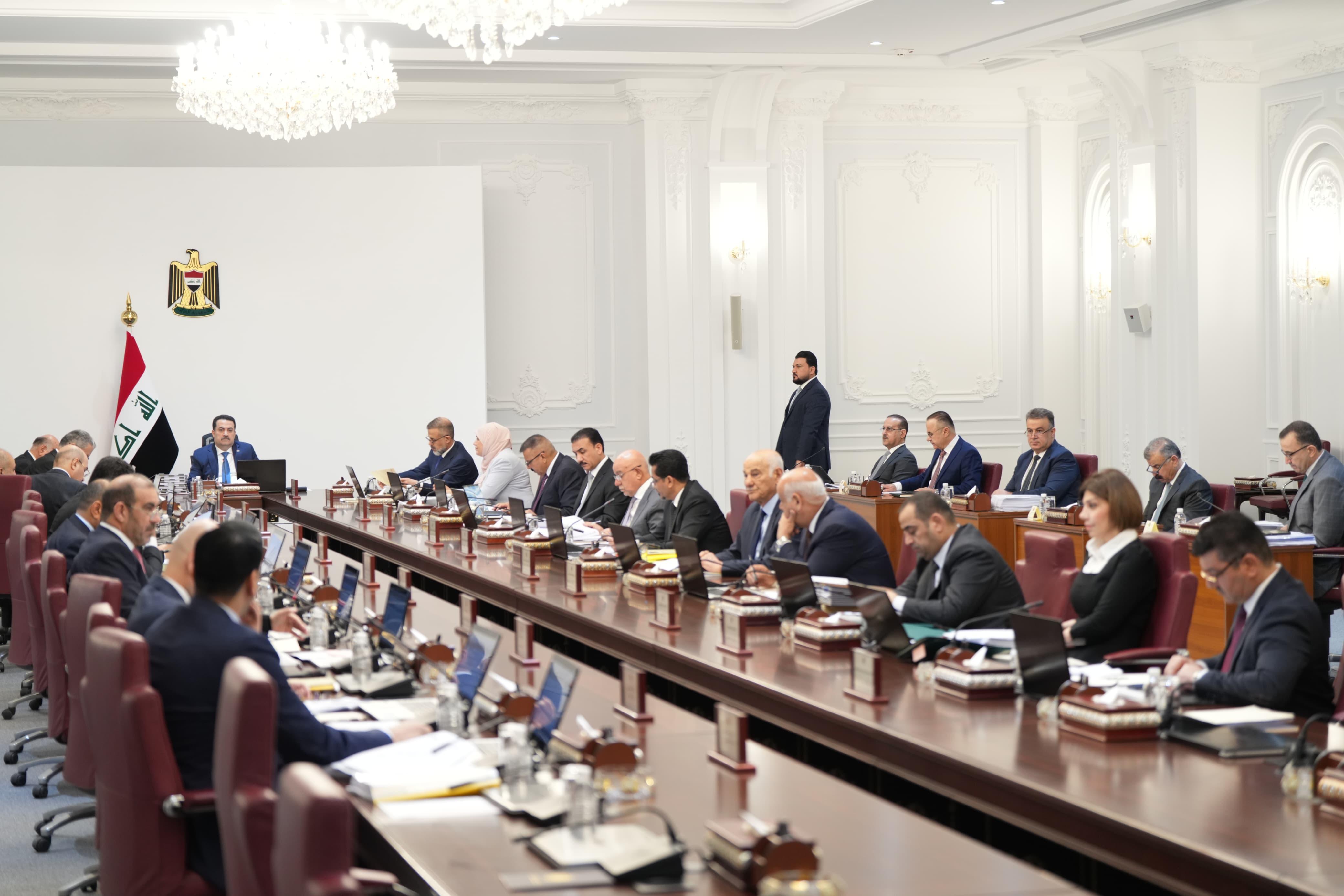 كتلة العامري تتحرك ضد وزير بحكومة السوداني: يمنح الوظائف لحزبه