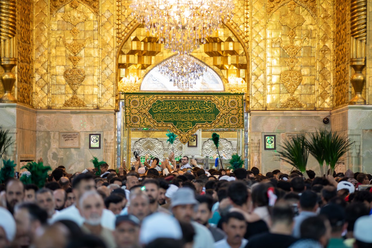 شاهد.. أجواء زيارة الإمام الحسين (عليه السلام) في ليلة العيد