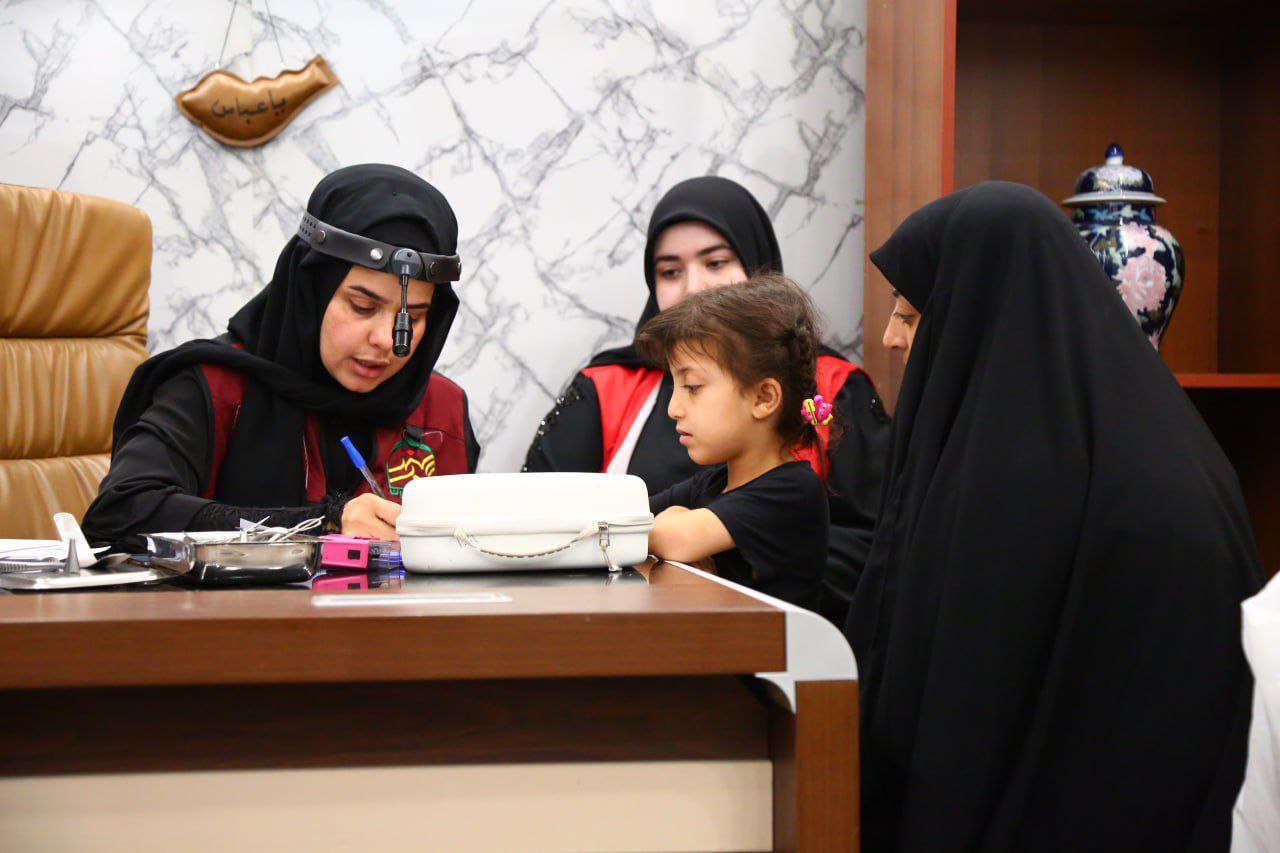 في إحدى مناطق بابل.. مستشفى السفير يفحص 450 مريضاً ويحيل 80 منهم لإجراء عمليات جراحية مجانية