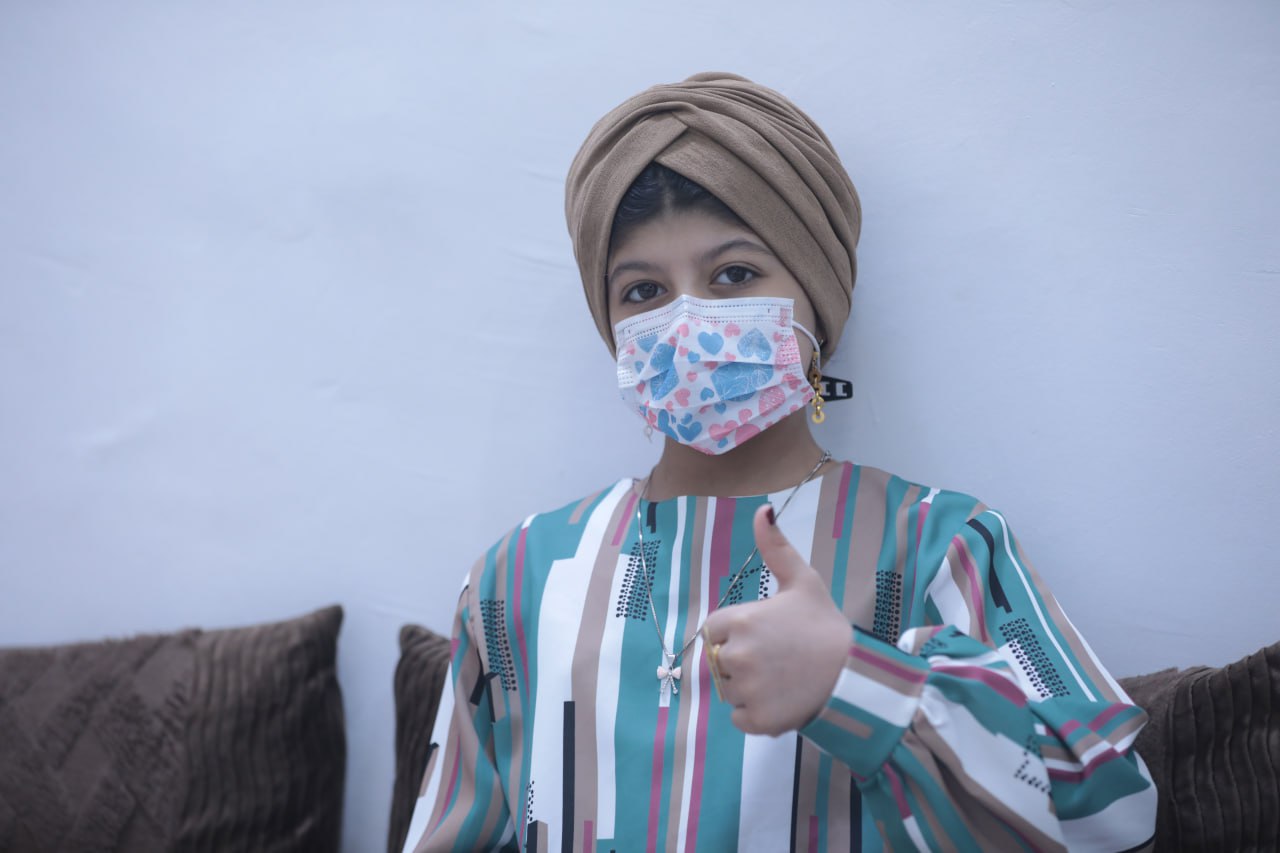 تعافت بعلاج مجاني من العتبة الحسنية.. "لُجَين" طفلة من ذي قار محاربة للسرطان من الطراز الأول (صور)