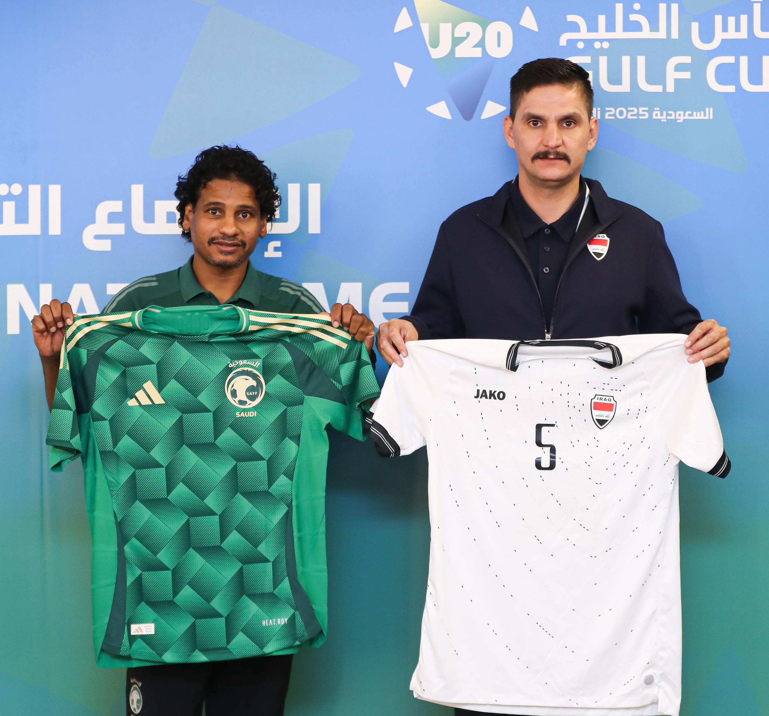 شباب العراق بالزي الأبيض الكامل امام السعودية