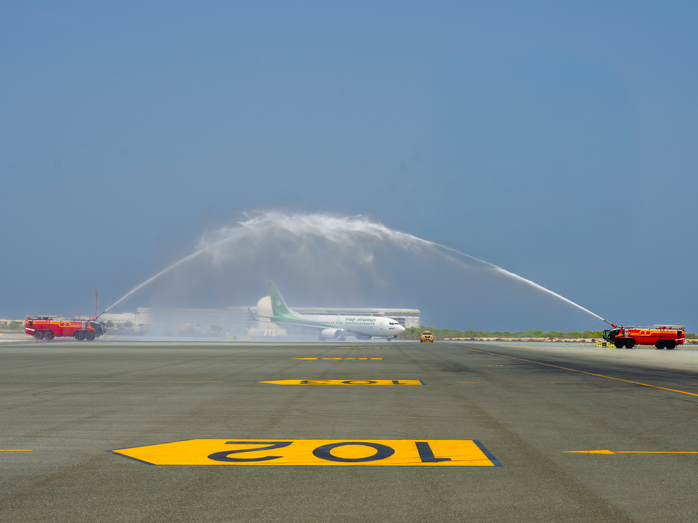 مطار مسقط الدولي يستقبل أولى رحلات الخطوط الجوية العراقية