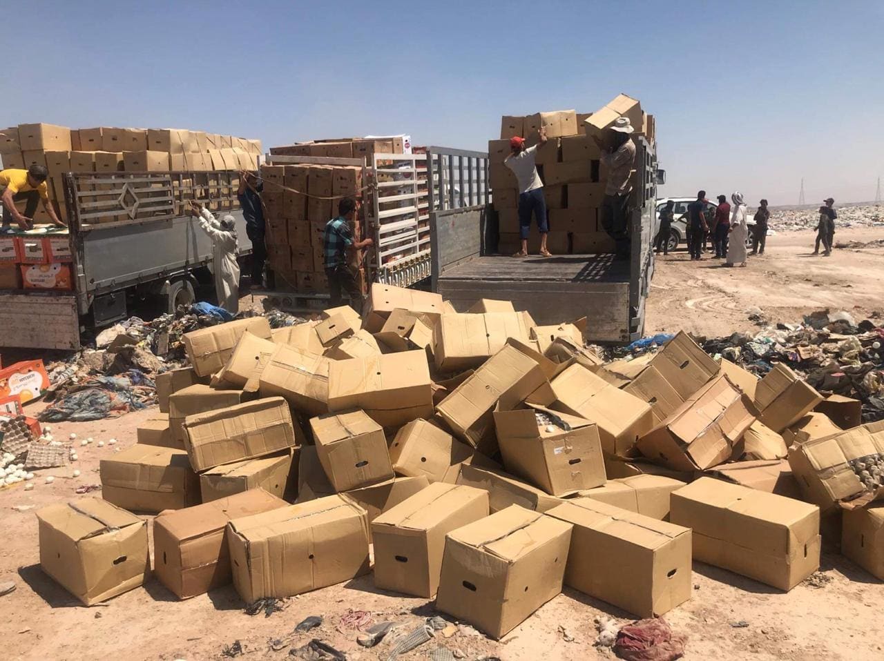 اتلاف اطنان من المواد الغذائية واغلاق محلات مخالفة للشروط الصحية في كربلاء