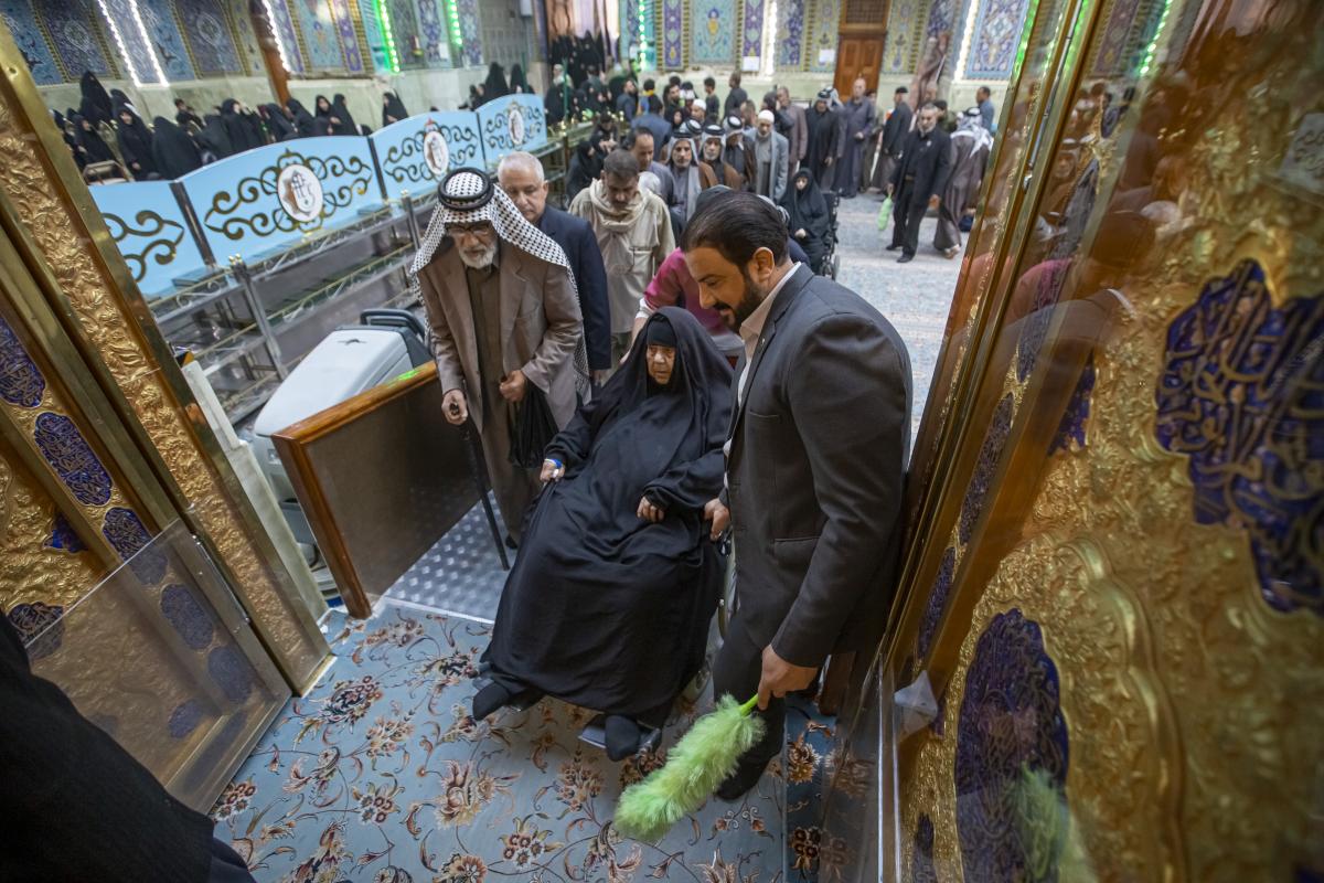 بالصور:كيف يتم التعامل مع ذوي الاحتياجات الخاصة وكبار السن في العتبة العباسية المقدسة؟