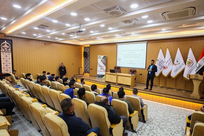 بالصور:لاعب دولي يلقي محاضرة توجيهية على الشباب في كربلاء