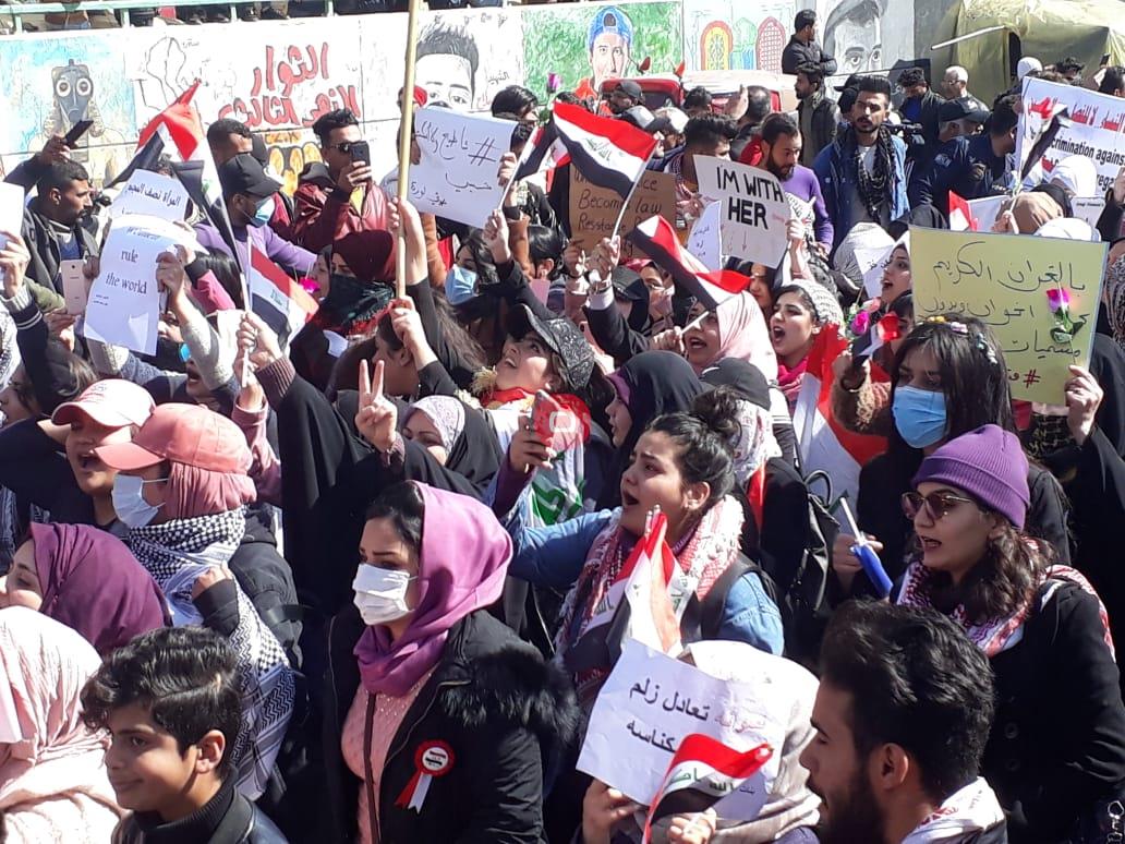 حشود نسوية تصل التحرير