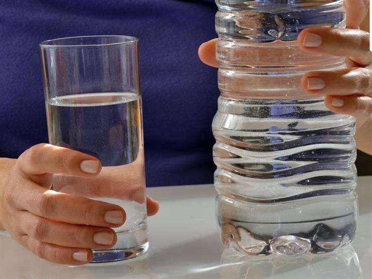 ما يحدث لجسمك عند تناول كوب ماء على الريق