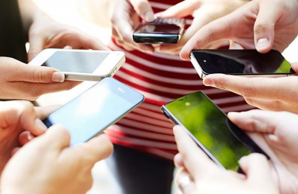 مواقع التواصل الأجتماعي، بين الادمان والإقلاع (قصص من الحياة)