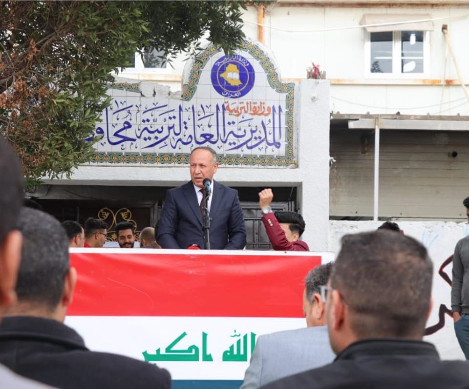 متظاهرون يساهمون بتاهيل واعادة افتتاح مبنى المديرية العامة للتربية في كربلاء  بعد اغلاقه لأكثر من اربعة اشهر(صور)