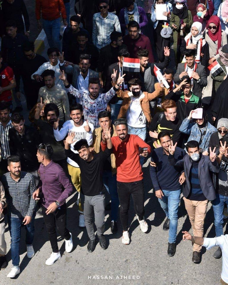 بالصور:الاف الطلبة في كربلاء لدعم الاحتجاجات السلمية