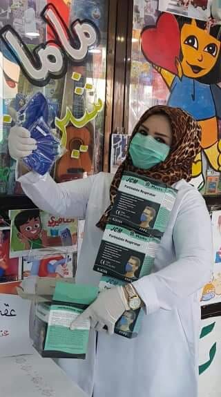 مُنتسبة في مستشفى كربلاء التعليمي للأطفال تتبرع بـ ( 1000) كمامة طبية بين المُنتسبين والمُراجعين وفئات المجتمع للوقاية من الإصابة بفيروس كورونا المُستجد