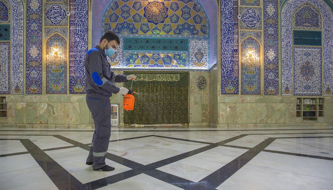 كربلاء:حملات تعفير وقائية في مرقد الامام الحسين (ع) لـتأمين الوقاية اللازمة والحفاظ على صحة وسلامة الزائرين(صور)