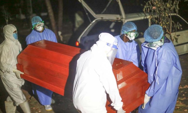 منظمة الصحة العالمية تحسم الجدل: الموتى لا ينقلون كورونا..