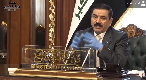 وزير الدفاع يباشر مهام عمله في الوزارة