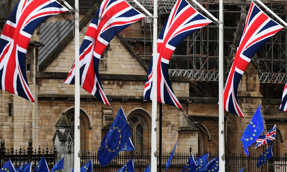 بريطانيا.. عزل لـ14 يوما للقادمين إليها