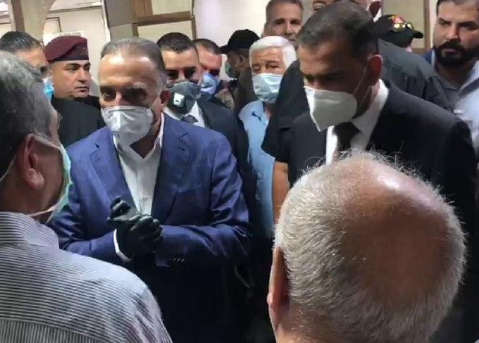 بالفيديو:الكاظمي ينزل للشارع و يلتقي بالمتقاعدين في دائرة التقاعد