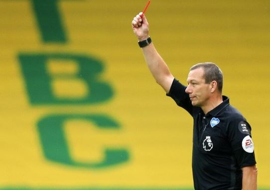 كرة القدم في زمن كورونا: السعال يهدد اللاعبين بالطرد