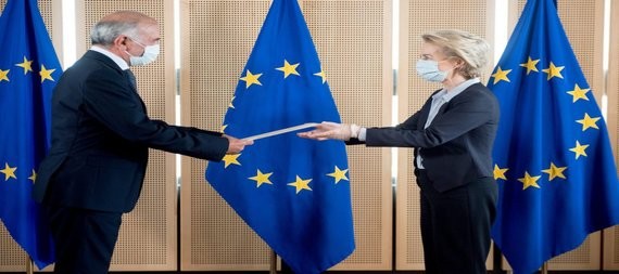 صادق الركابي يقدم اوراق اعتماده سفيرا للعراق لدى الاتحاد الأوروبيّ