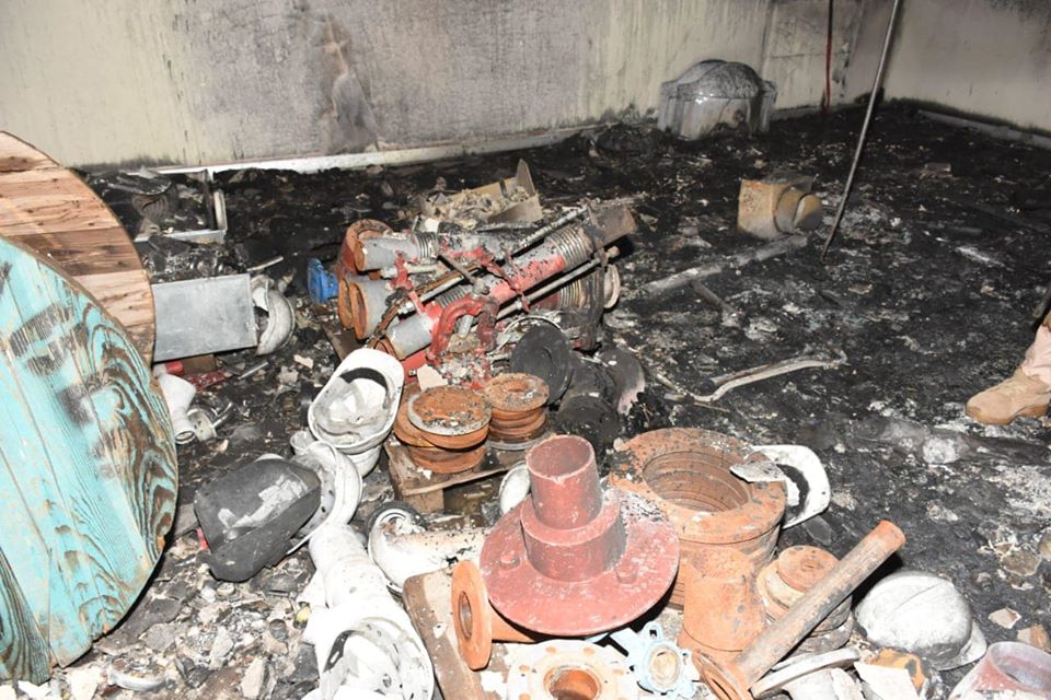 بالصور:شاهد اثار الحريق الذي اندلع في المستشفى التركي بكربلاء والمحافظ يفتح تحقيق ويحجز المقصرين