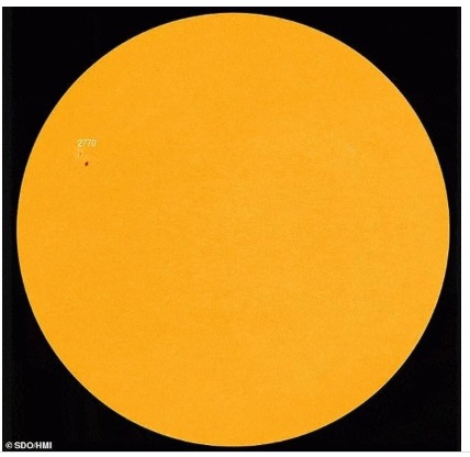 ناسا تحذر: بقعة شمسية خطيرة تتجه نحو الأرض! (صور)