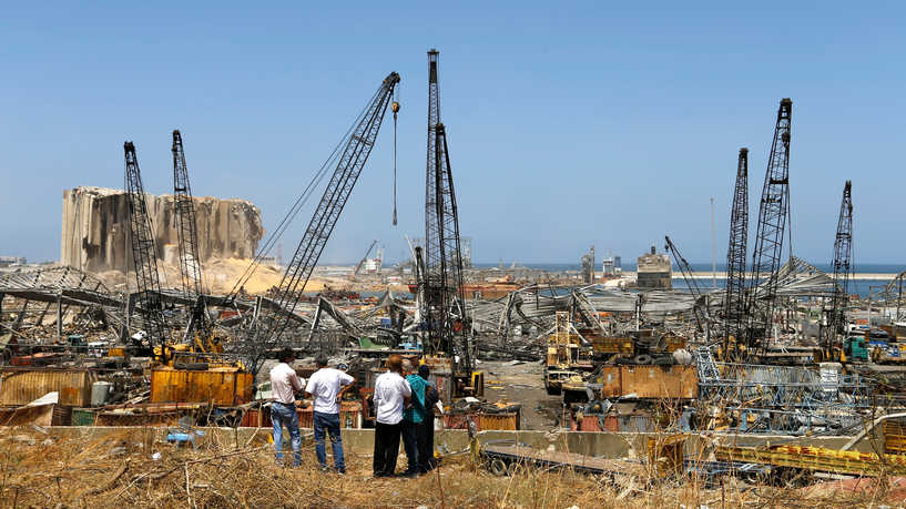 خبراء كيميائيين: عثرنا على حاويات "مواد كيميائية خطرة" في مرفأ بيروت