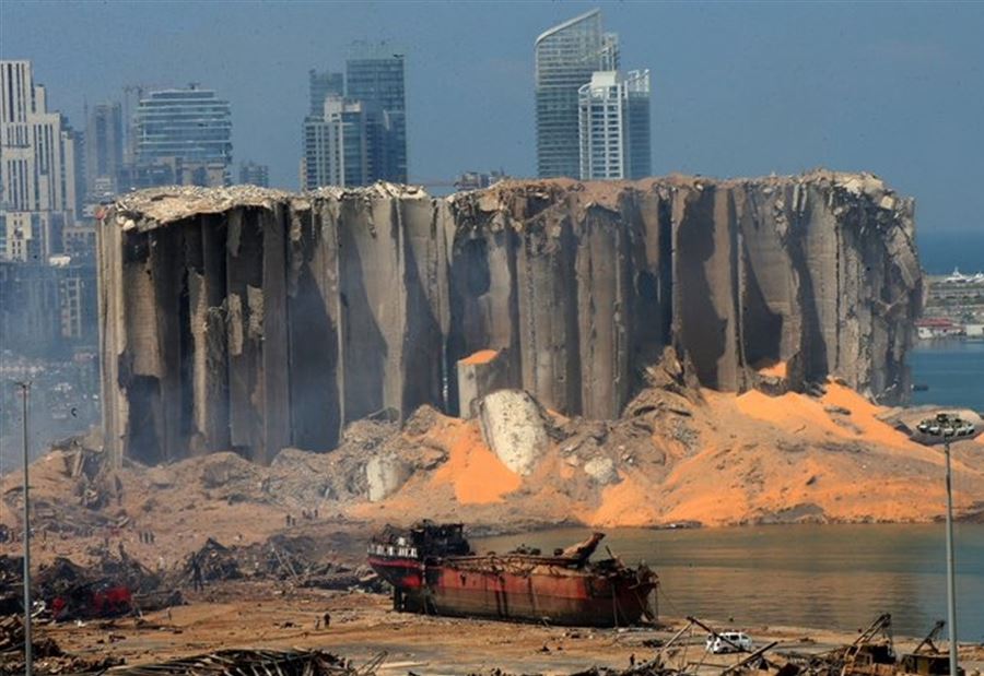 موظّفو وعمال مرفأ بيروت طردوا الوزير...