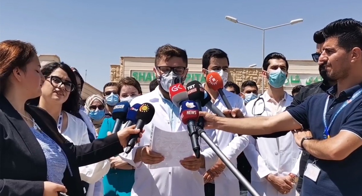 اطباء وكوادر صحية في السليمانية يضربون عن الدوام ويوجهون رسالة لحكومة الاقليم