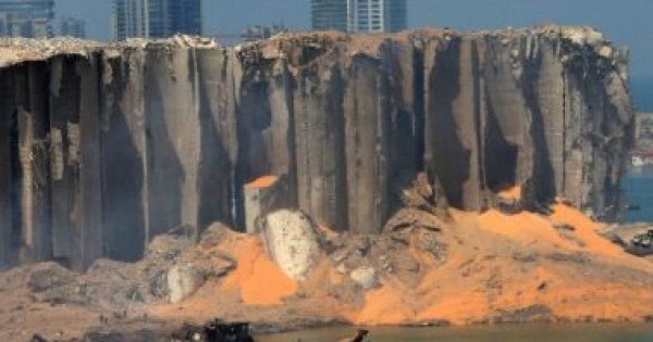 إزالة ثمانية آلاف طن أسمنت وفولاذ من مرفأ بيروت تعادل برج إيفل