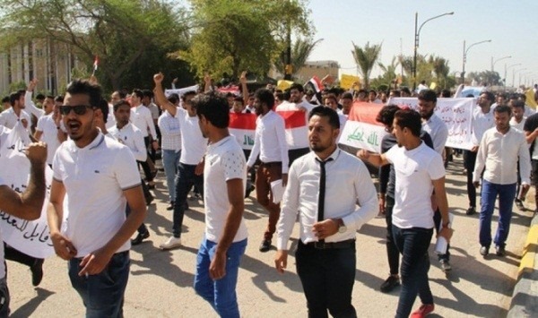 بغداد.. اشتباكات بين قوى الامن وطلبة السادس الاعدادي