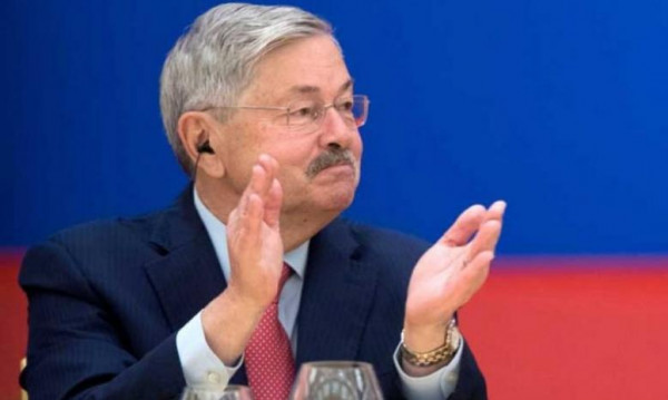 استقالة السفير الأمريكي في الصين