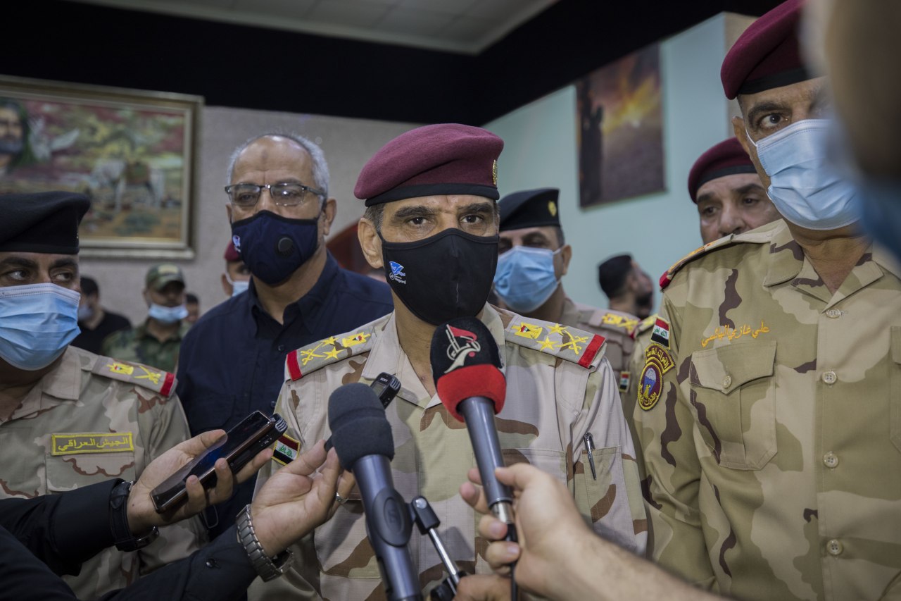 بالصور:رئيس اركان الجيش في كربلاء ويعقد مؤتمرا امنيا بالعتبة الحسينية بخصوص زيارة الاربعين