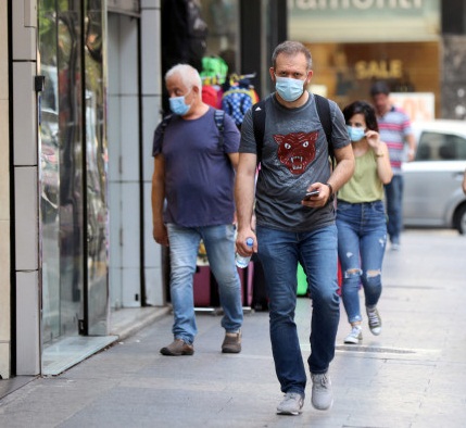 لبنان يُسجل رقماً قياسياً للإصابات بفيروس (كورونا)