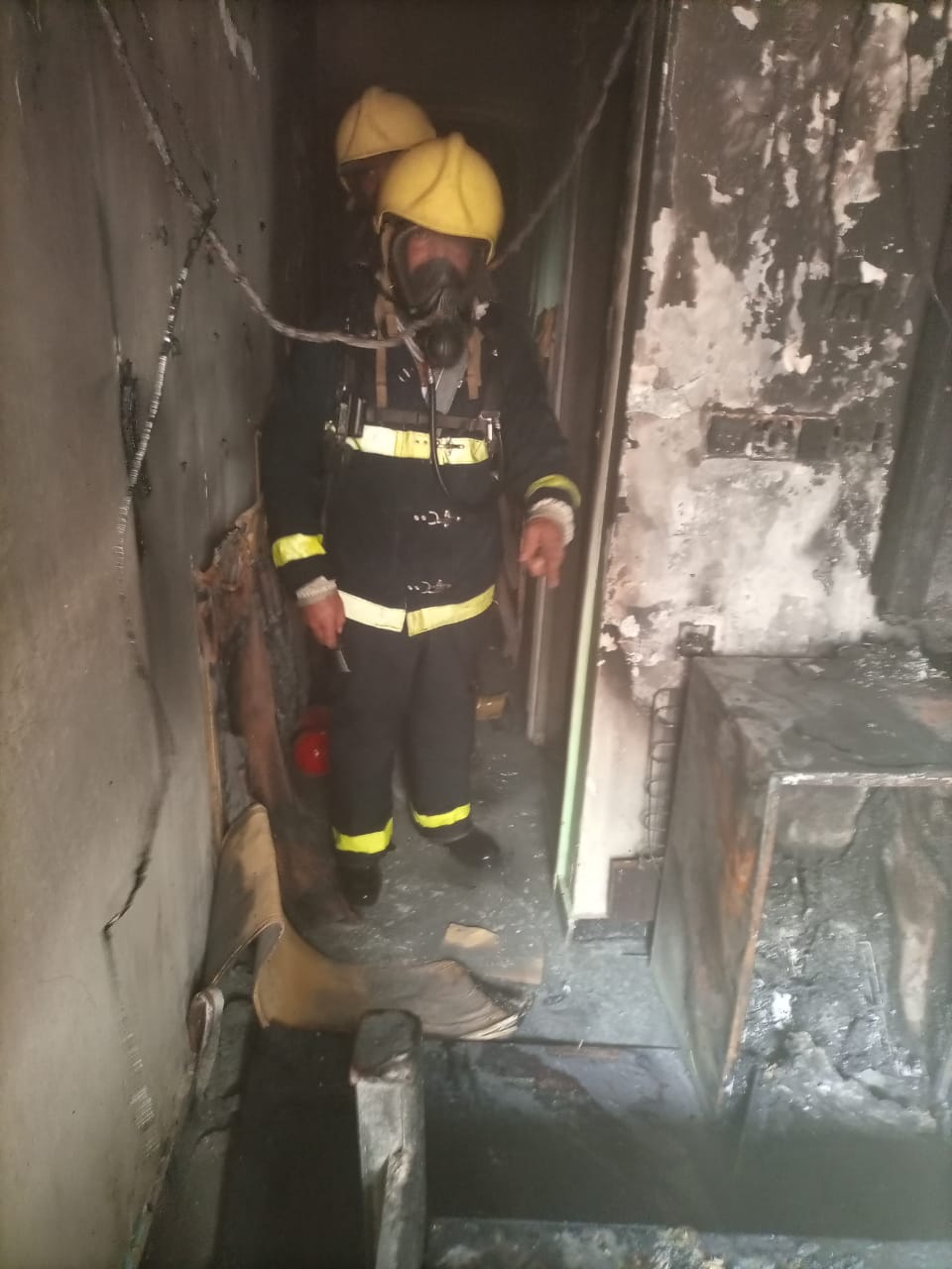 بالصور..حريق فندق في كربلاء وانقاذ 30 شخصا من داخله