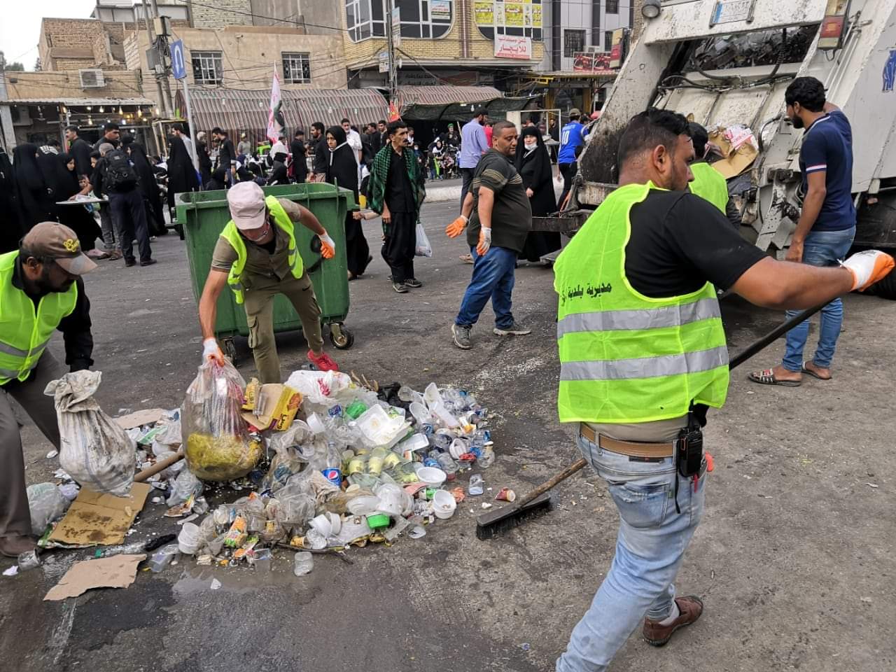 رفع ٢٥ ألف طن من النفايات ضمن خطة زيارة الاربعين في كربلاء