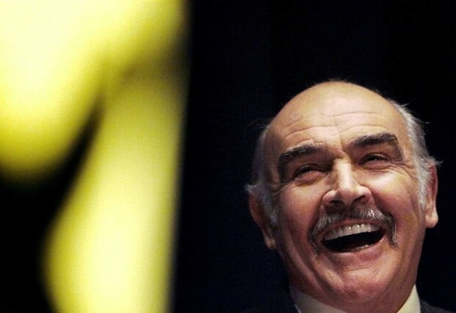 وفاةُ الممثل البريطاني "جيمس بوند"