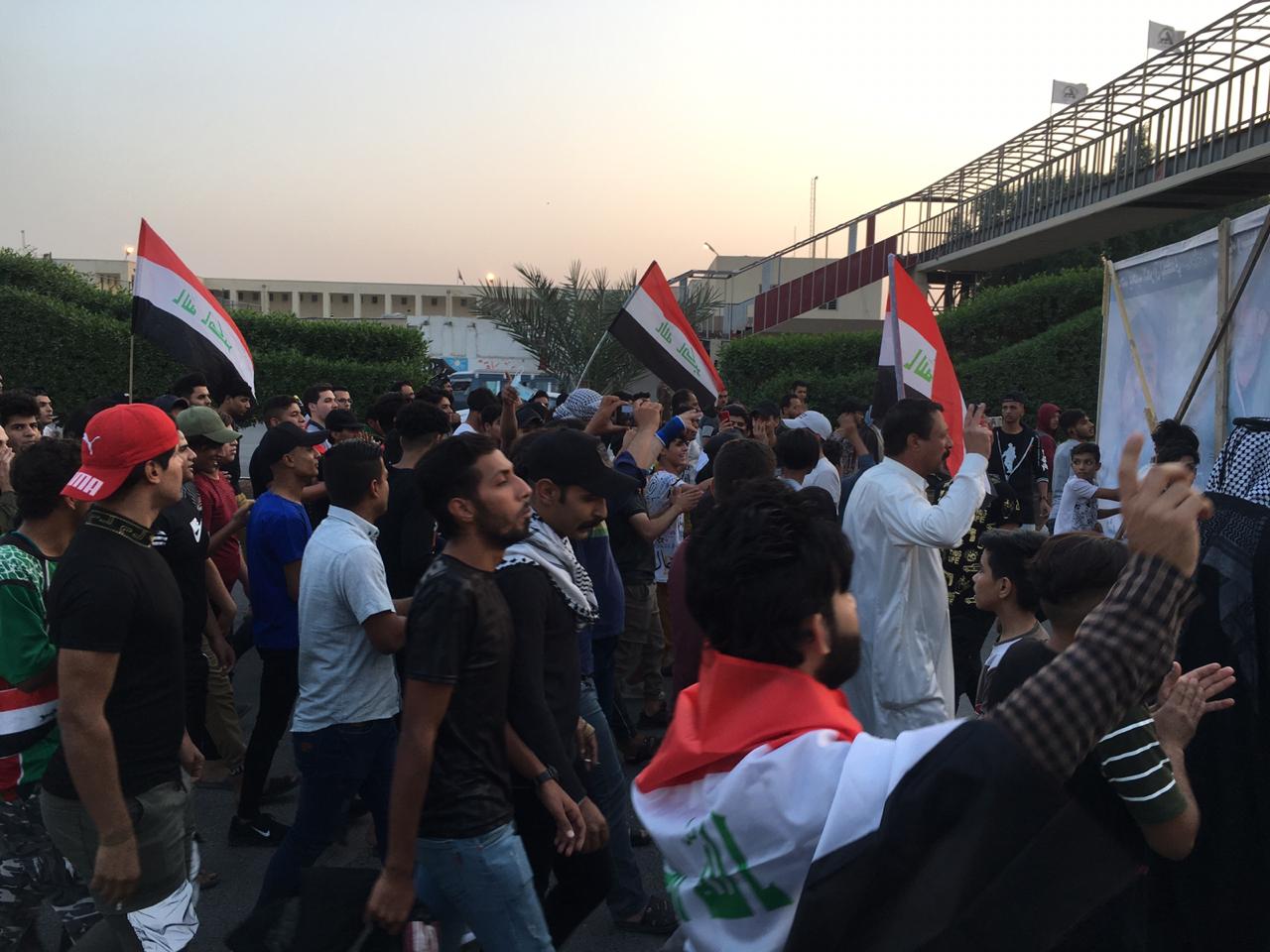 بالصور:تظاهرة بكربلاء لحل البرلمان