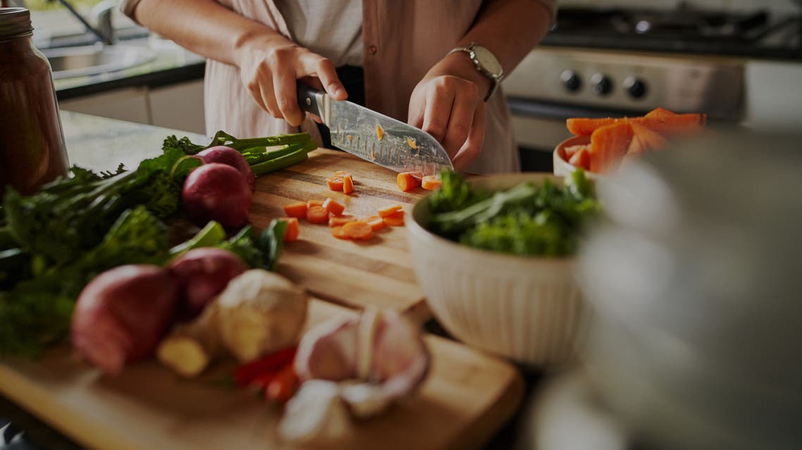 متبعو هذا النظام الغذائي أكثر عرضة للإصابة بكورونا!