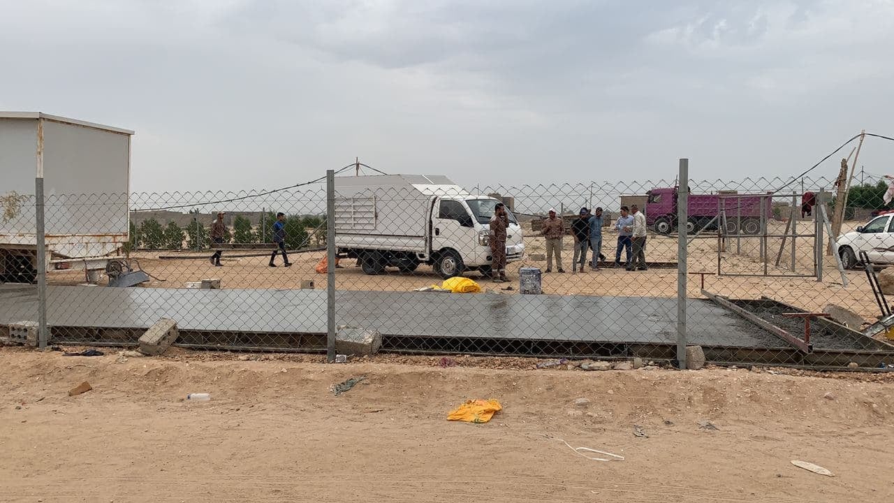 بالصور :العتبة الحسينية  تتكفل بإيصال المياه  الارو الـ (R.O)  والمعقمة لاحدى المناطق النائية غربي كربلاء