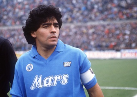 نابولي يكرم مارادونا بطريقة خاصة