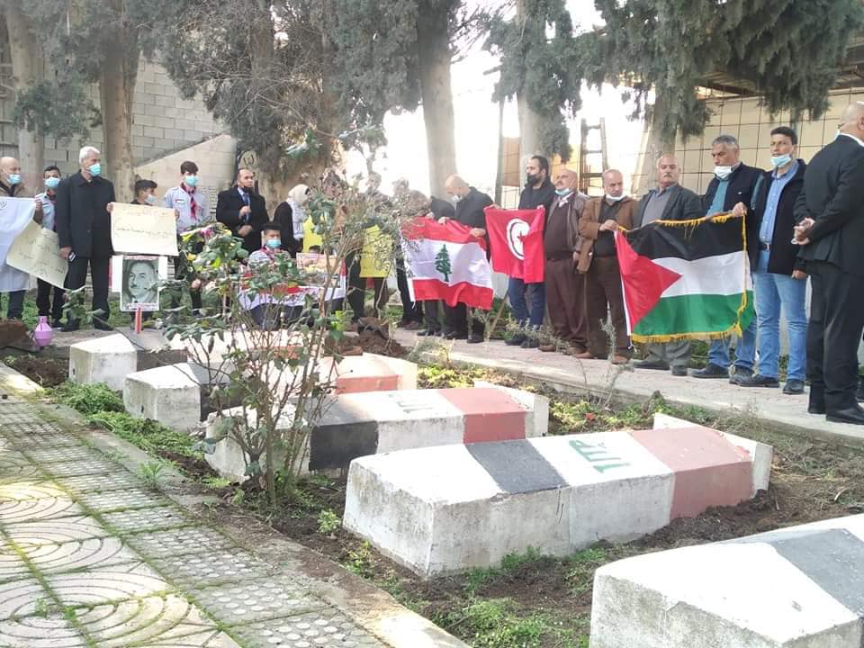 بالصور:فلسطينيون وعرب يحتفلون في ذكرى ١٠٠ لتأسيس الجيش العراقى بمقبرة شهداء الجيش في جنين