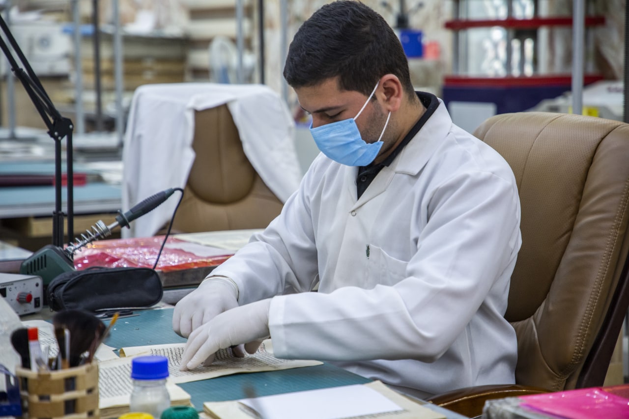 مركز الإمام الحسين لترميم وصيانة المخطوطات التراثية:نمتلك (5600) مخطوطة اقدمها مصحف يعود للقرن الاول الهجري