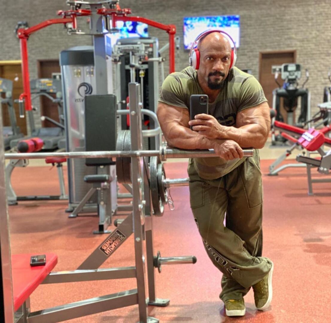 قطر تعتقل بطل كمال الأجسام البحريني سامي الحداد أثناء رحلة صيد بحرية