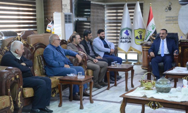 بالصور:العتبة الحسينية المقدسة تؤهل مكتبة "كلية للاعلام" في بغداد فقدت 10 الاف كتاب بسبب حريق بالجامعة