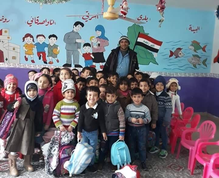 بجهد ذاتي:شرطي في كربلاء يزين جدران المراكز الصحية والمدارس بلوحات ورسومات فنية ..صور